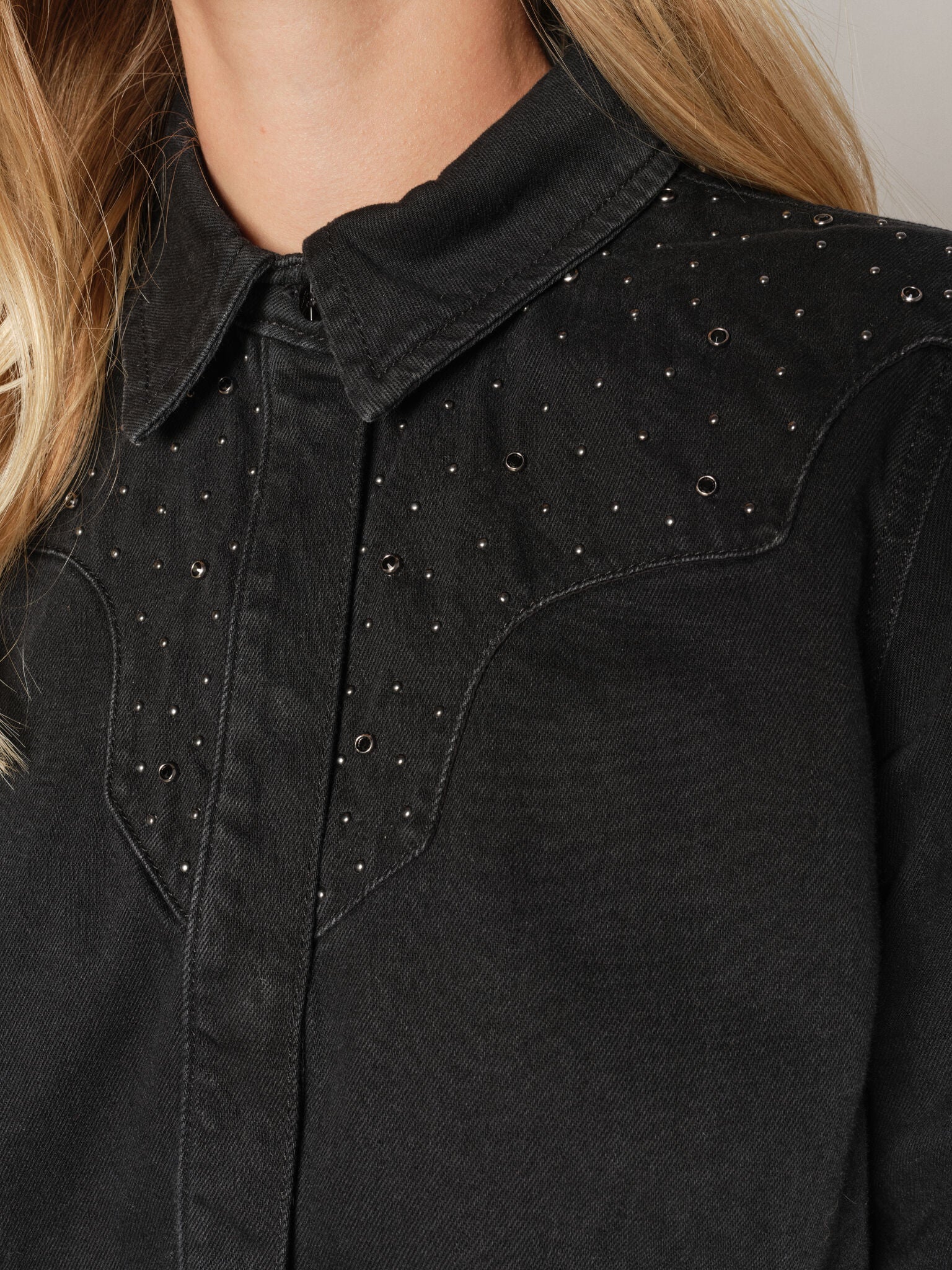 Modelshot / Black / Detail